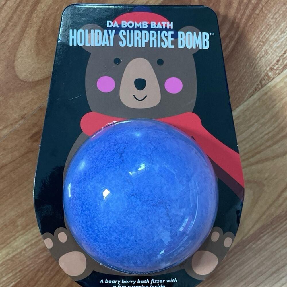 Da‎ Bomb Bath Holiday Surprise Bomb